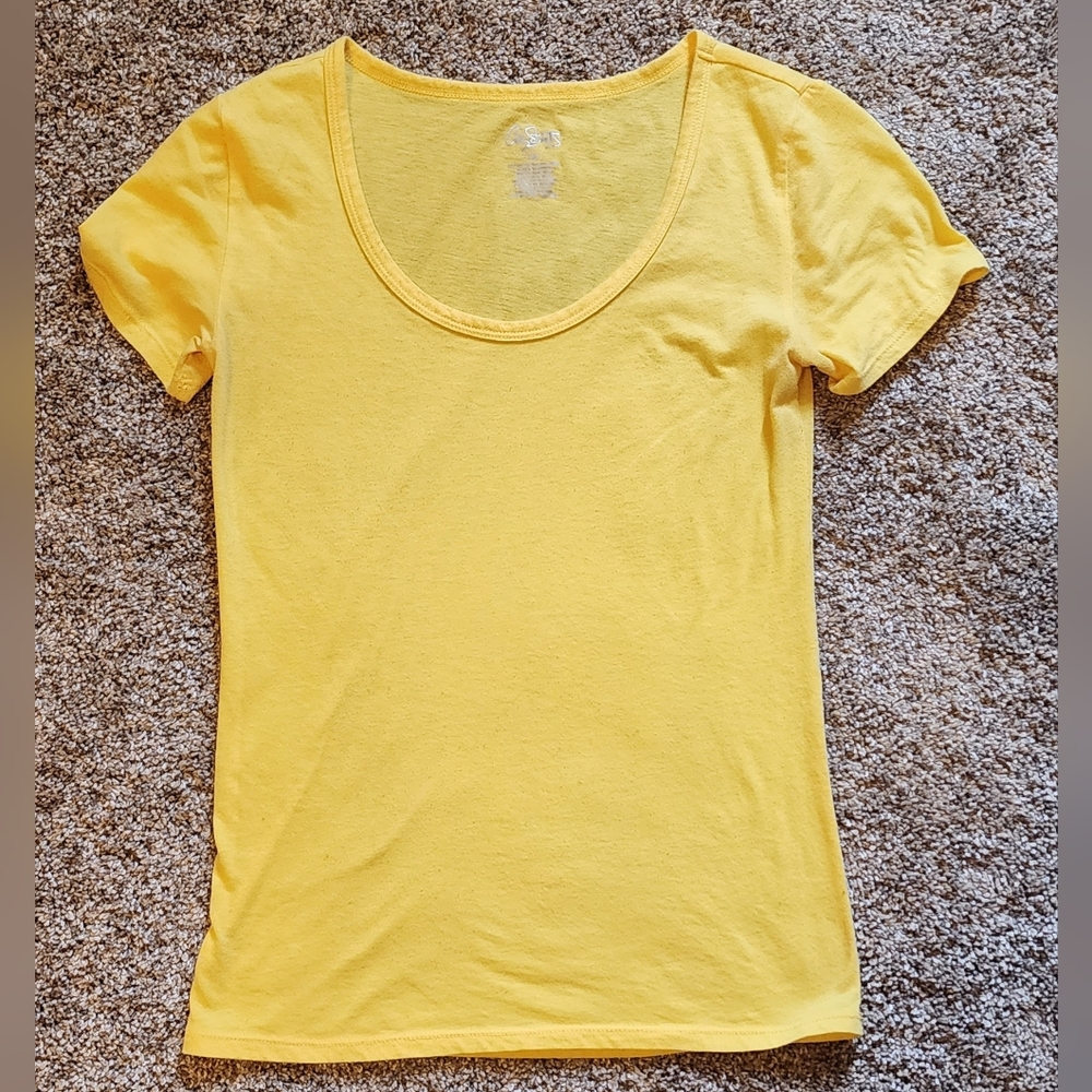 Yellow scoop neck t-shirt